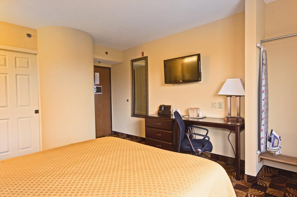 Quality Inn Brunswick Cleveland South Ngoại thất bức ảnh