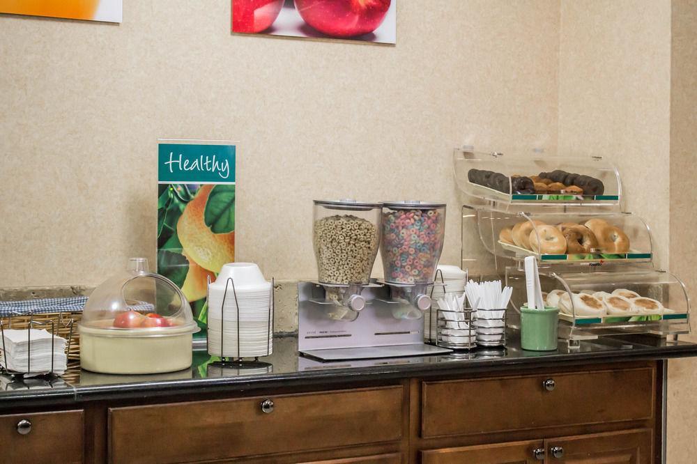 Quality Inn Brunswick Cleveland South Ngoại thất bức ảnh
