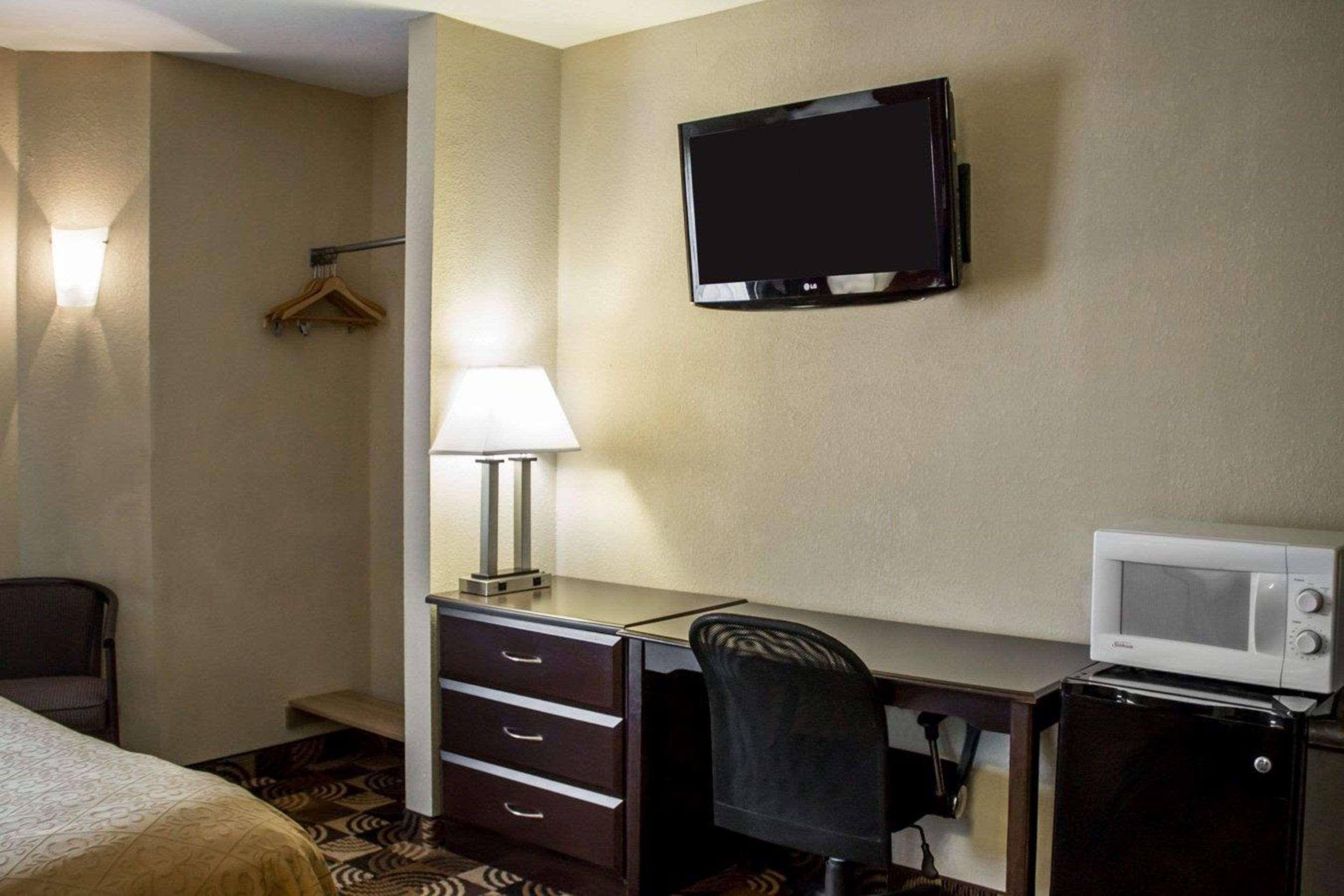 Quality Inn Brunswick Cleveland South Ngoại thất bức ảnh
