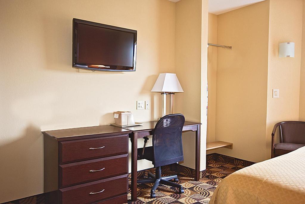 Quality Inn Brunswick Cleveland South Ngoại thất bức ảnh