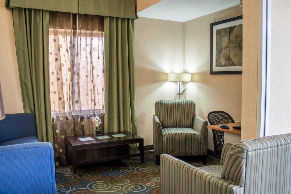 Quality Inn Brunswick Cleveland South Ngoại thất bức ảnh