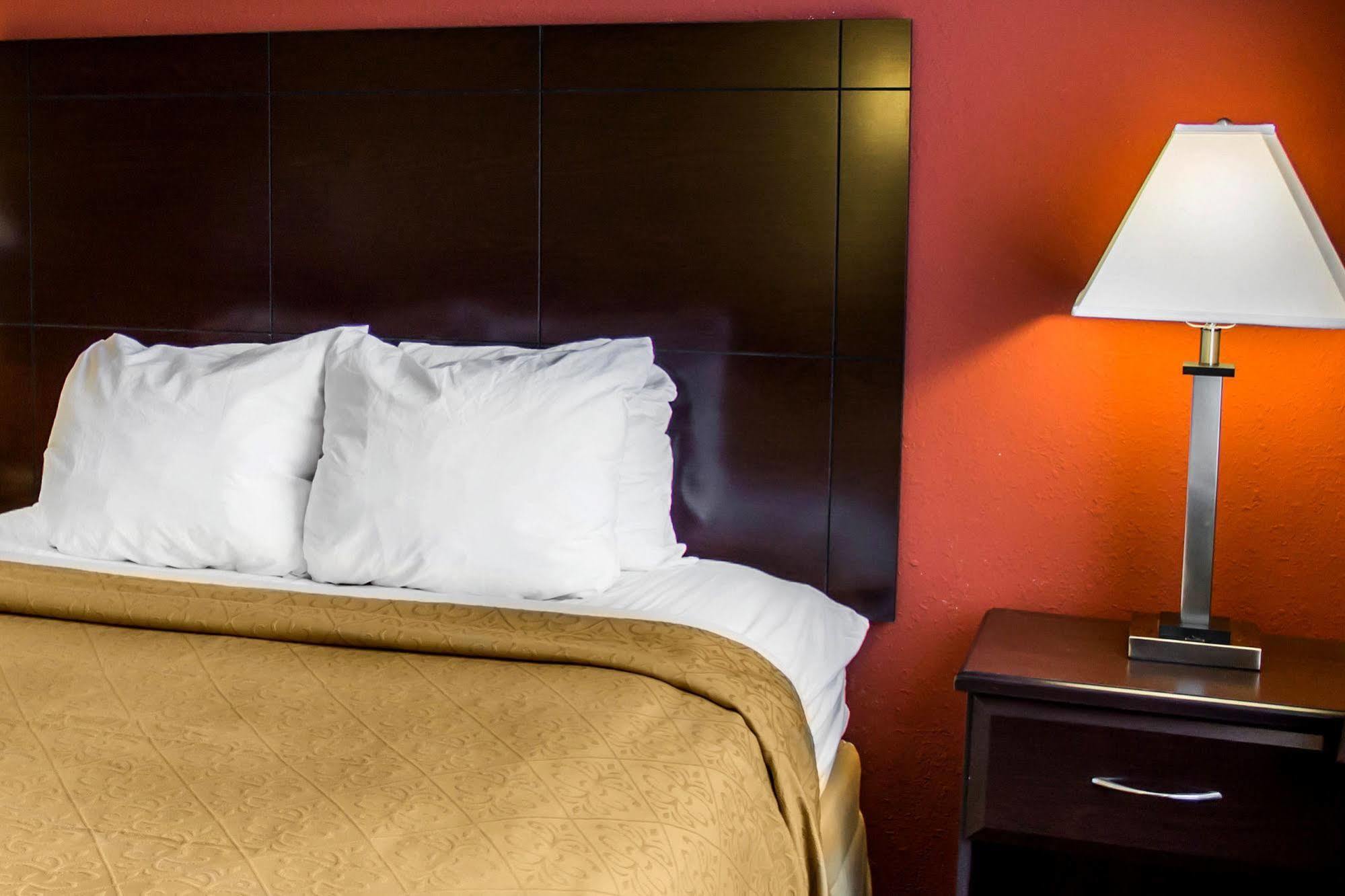 Quality Inn Brunswick Cleveland South Ngoại thất bức ảnh
